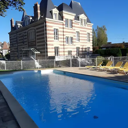 Apartman 200m De La Piscine Wifi T2 41m2 4 Pers 1 Refait A Neuf Hypercentre Cabourg